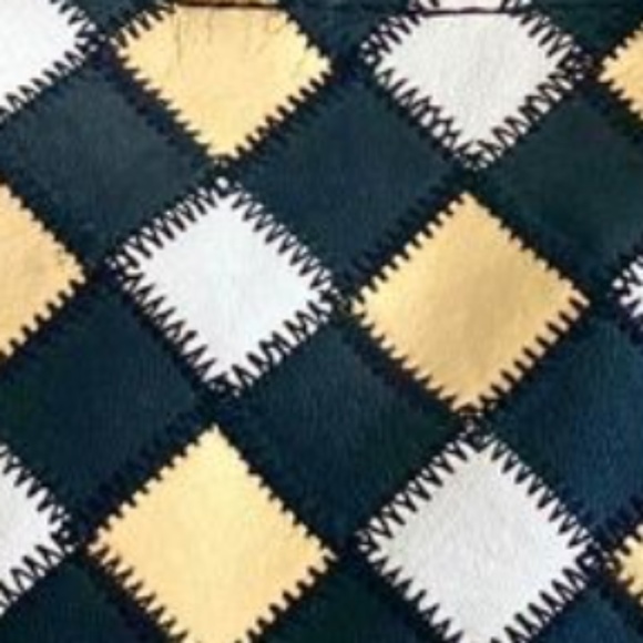 Classic Guess Purse - Black, Gold and White - Picture 2 of 4